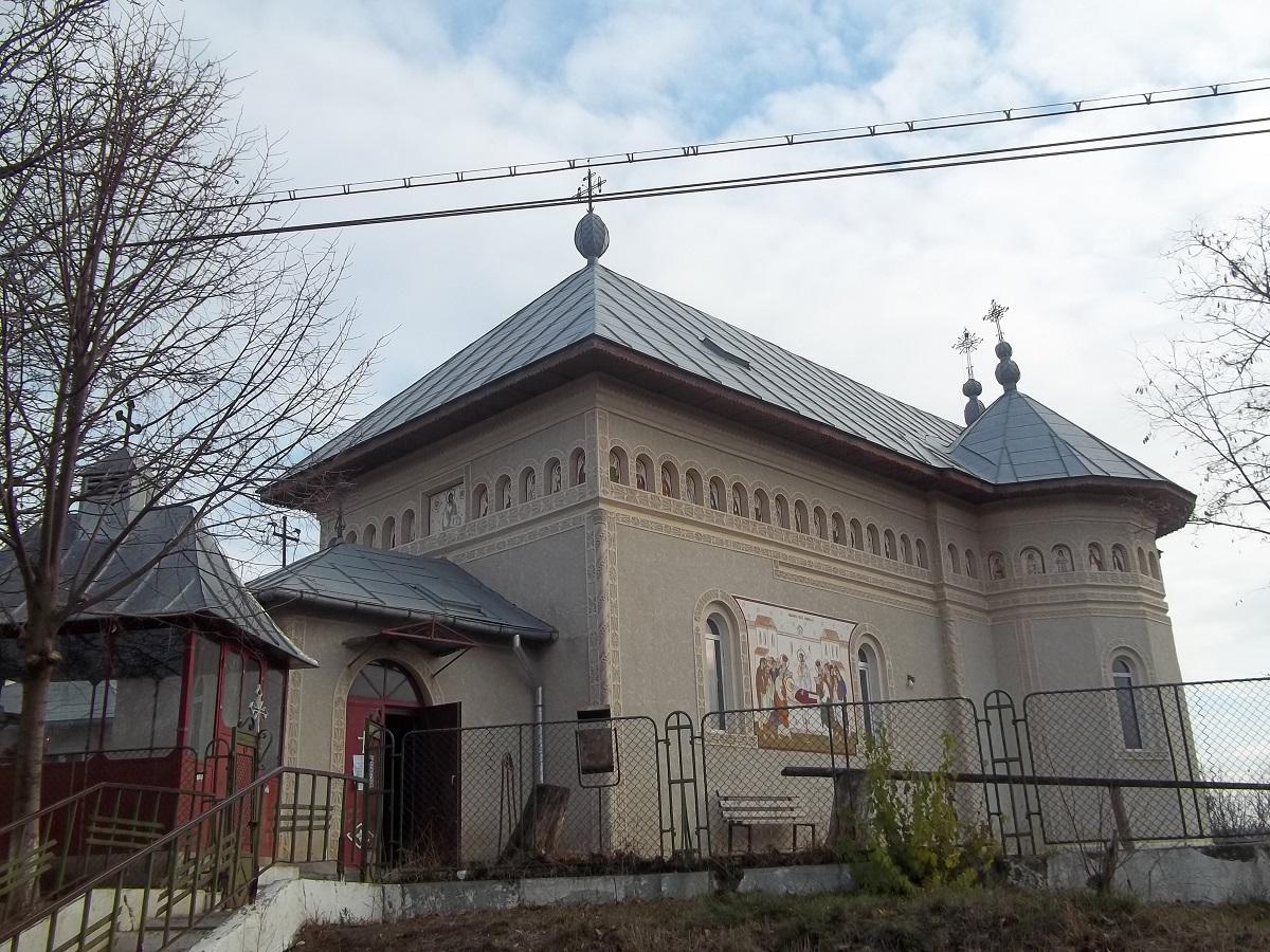 Biserica - vedere exterioară